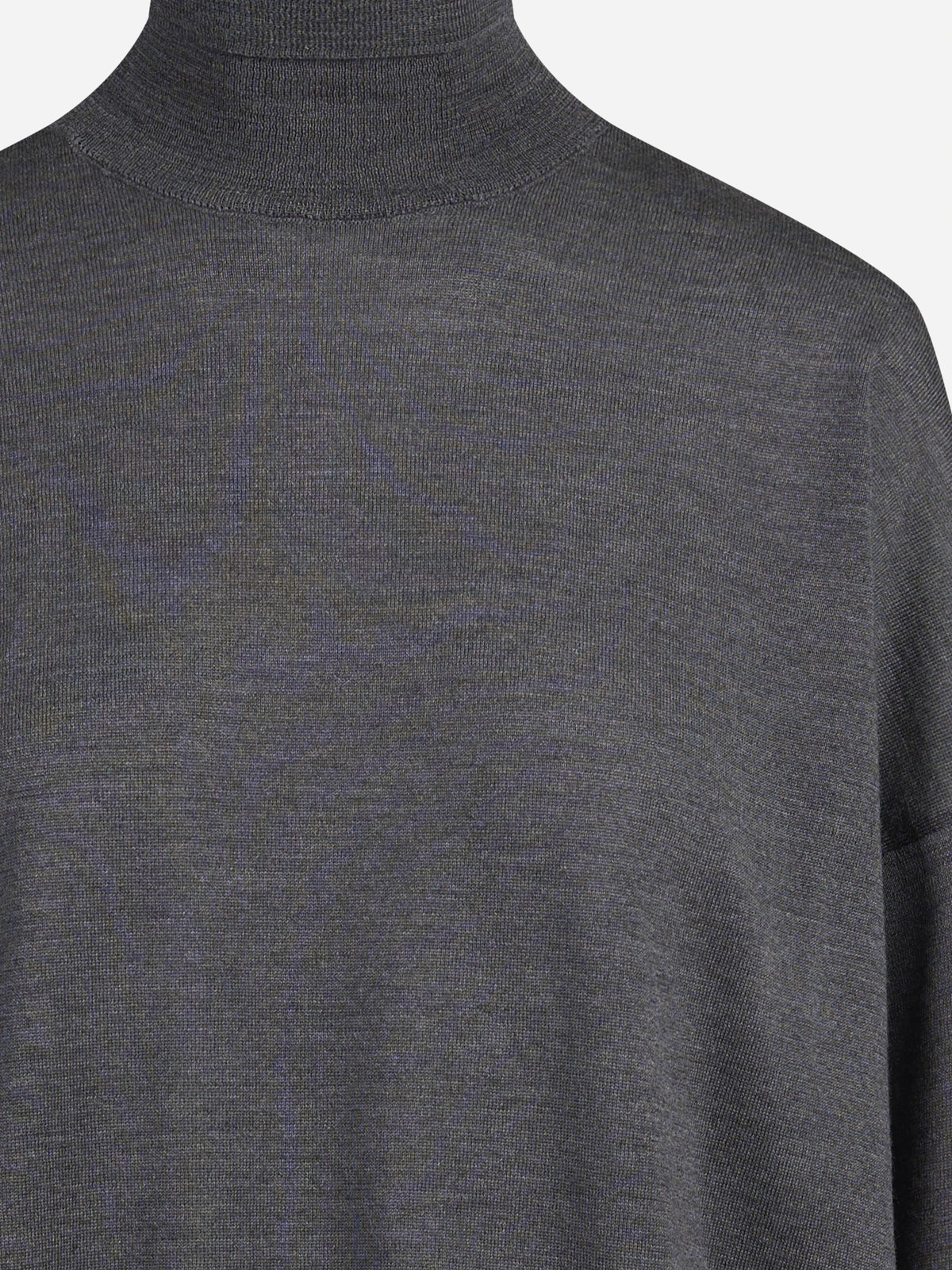 Maglia dolcevita oversize grigia - dettaglio del prodotto