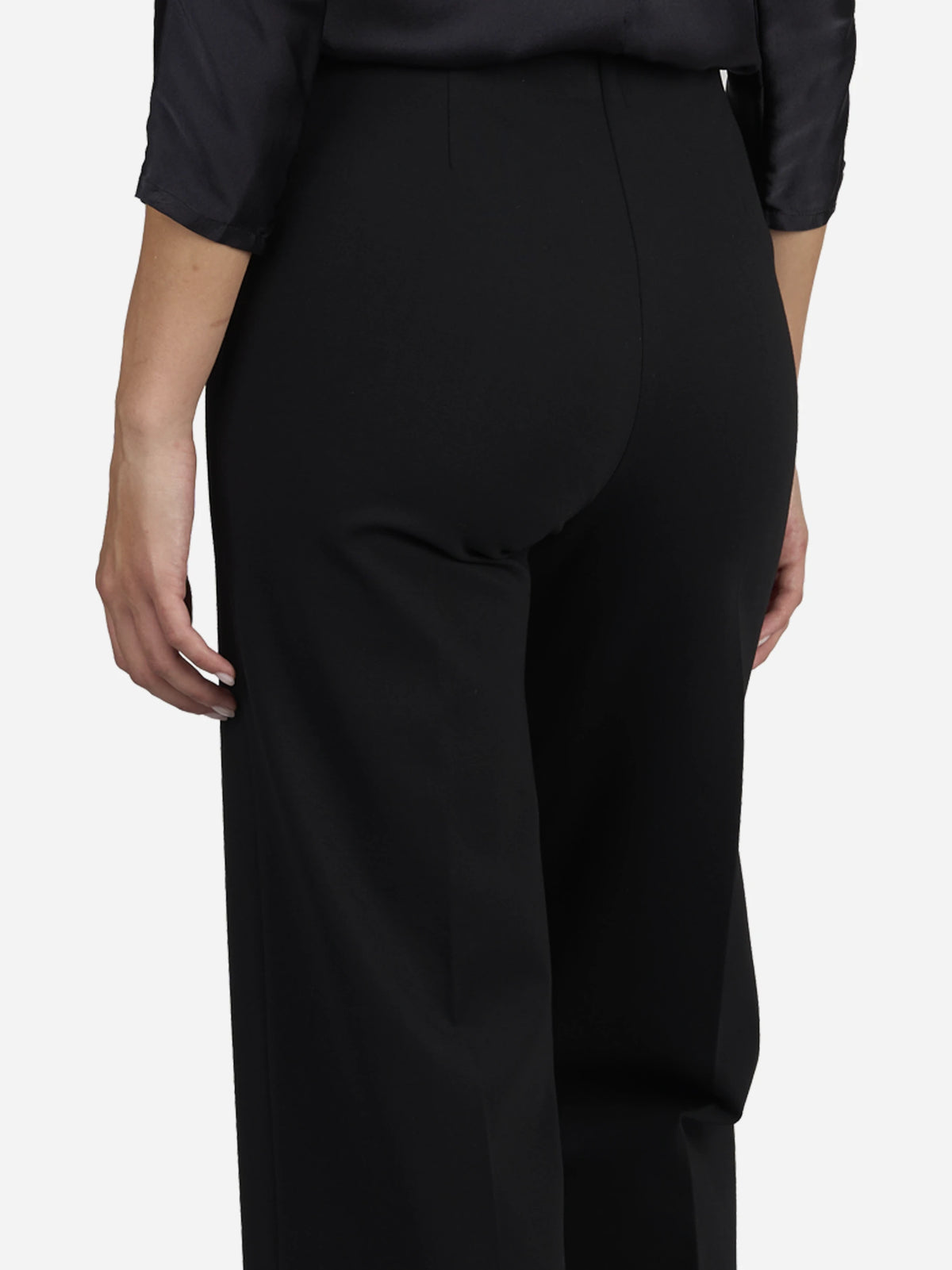 Pantaloni wide leg in viscosa neri - indossato, vista alternativa
