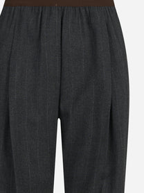 Pantaloni con vita elasticizzata grigi - dettaglio prodotto