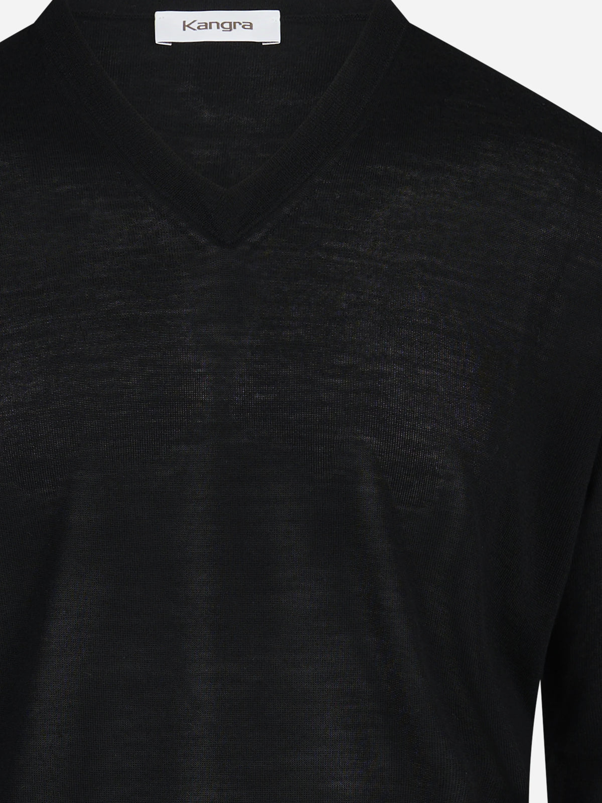 Pullover girocollo in lana vergine nero - dettaglio del prodotto