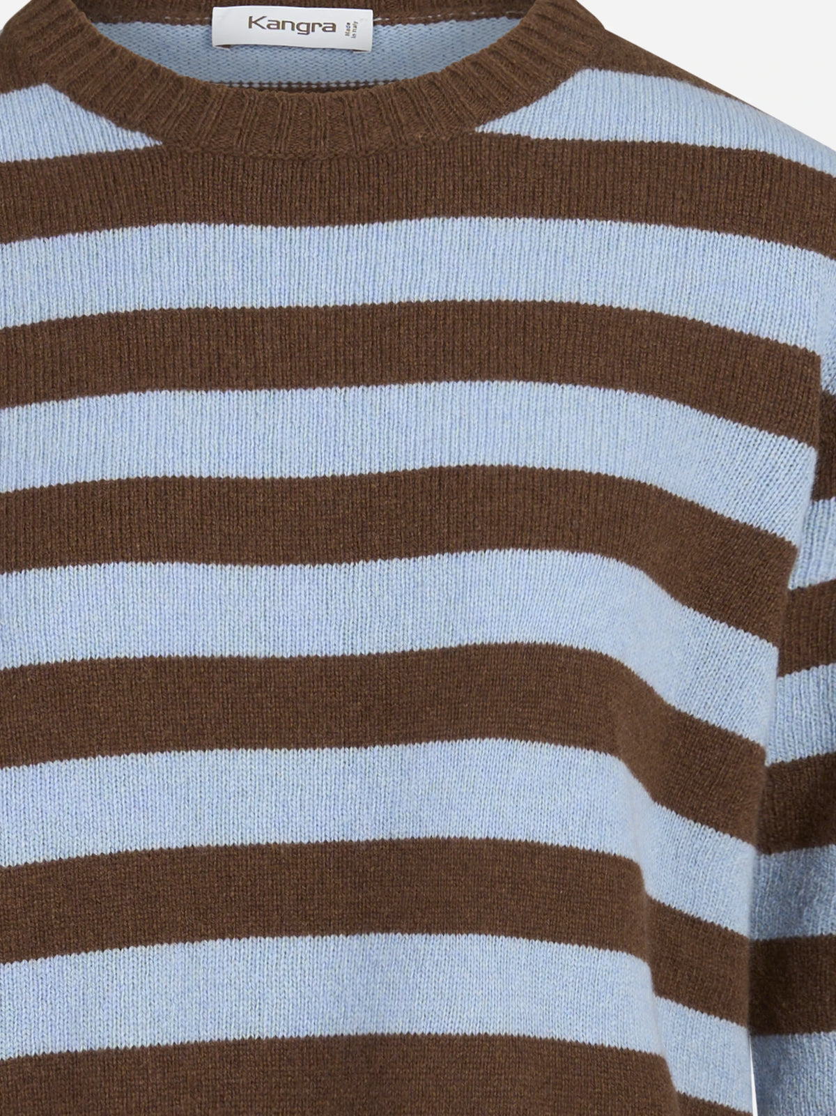 Maglia girocollo a righe in lana e cashmere marrone e azzurra - dettaglio del girocollo e delle righe