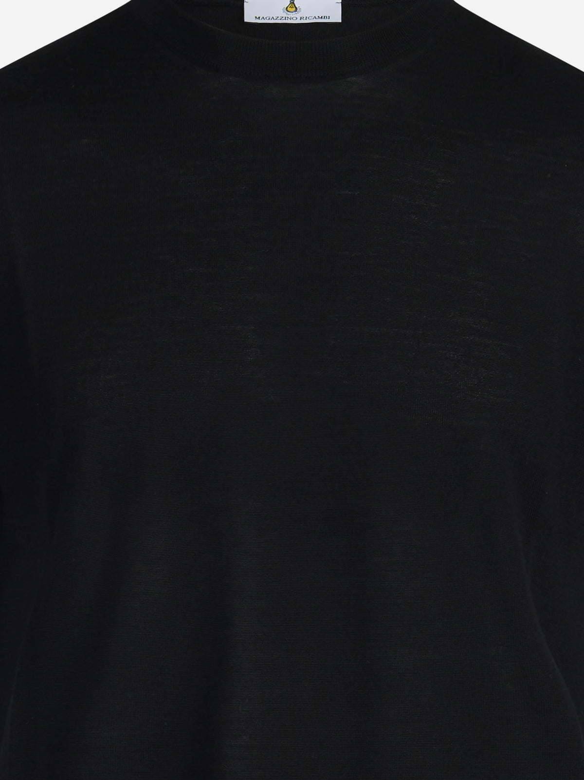 Maglia girocollo a maniche corte in lana nero - dettaglio del prodotto