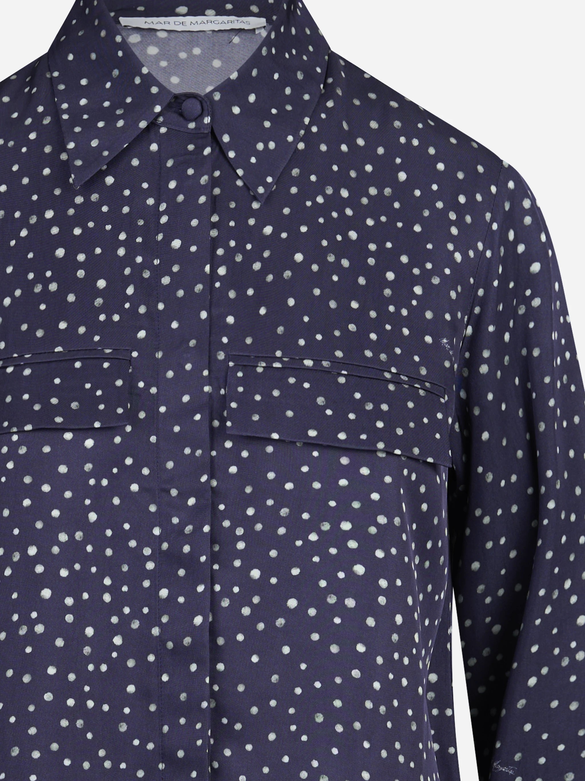 Camicia pigiama con piping e stampa pois blu - dettaglio del prodotto