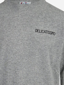 Maglia Heron con scritta Delicatissimo grigio - dettaglio del prodotto