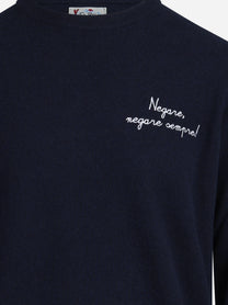 Maglia Heron con ricamo blu - dettaglio del prodotto