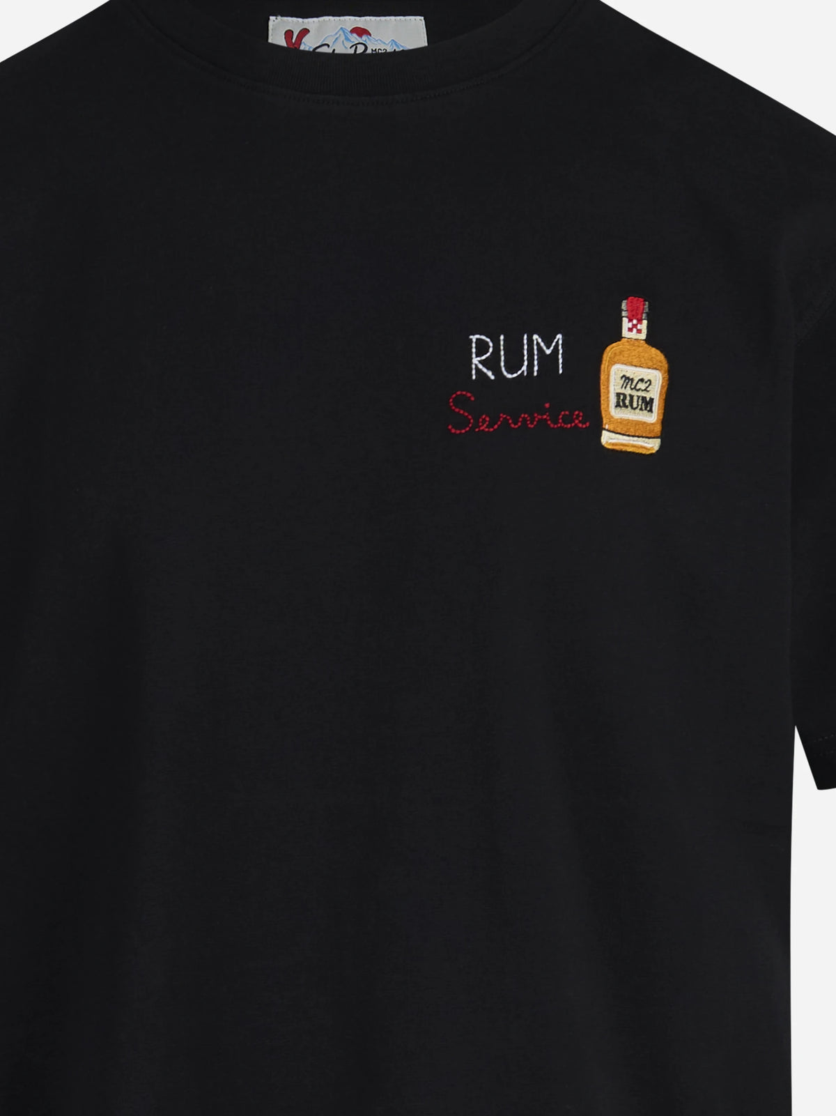 T-shirt Arnott Rum nera - dettaglio del ricamo e del tessuto