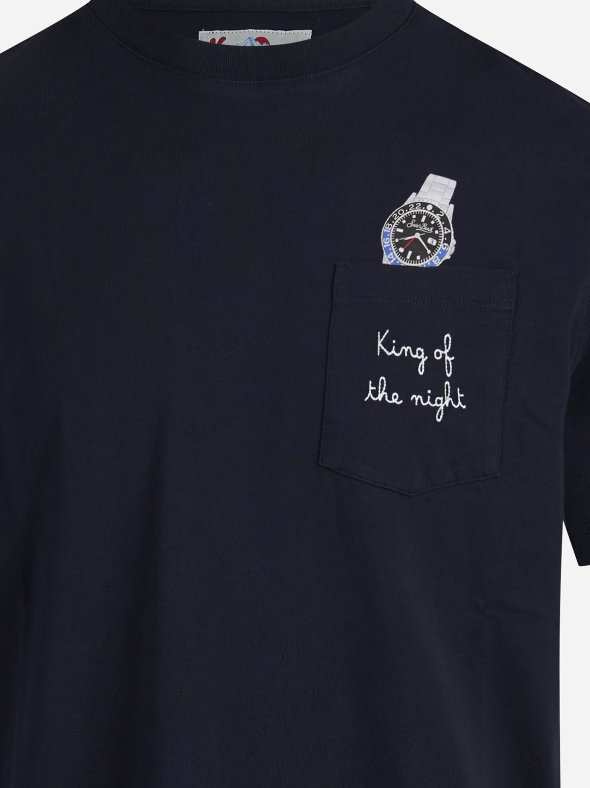 T-shirt Connor King of the Night blu - dettaglio del ricamo e del tessuto