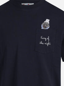 T-shirt Connor King of the Night blu - dettaglio del ricamo e del tessuto