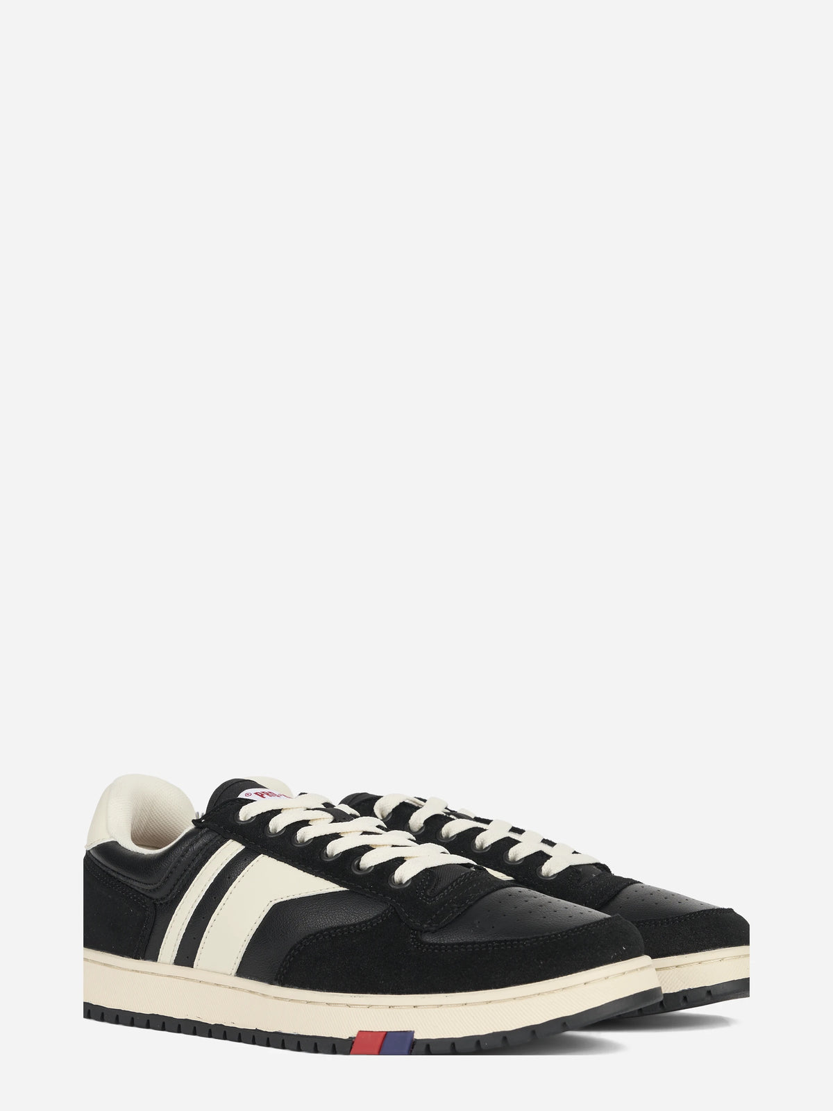 Sneaker Sky in pelle nera - vista tre quarti