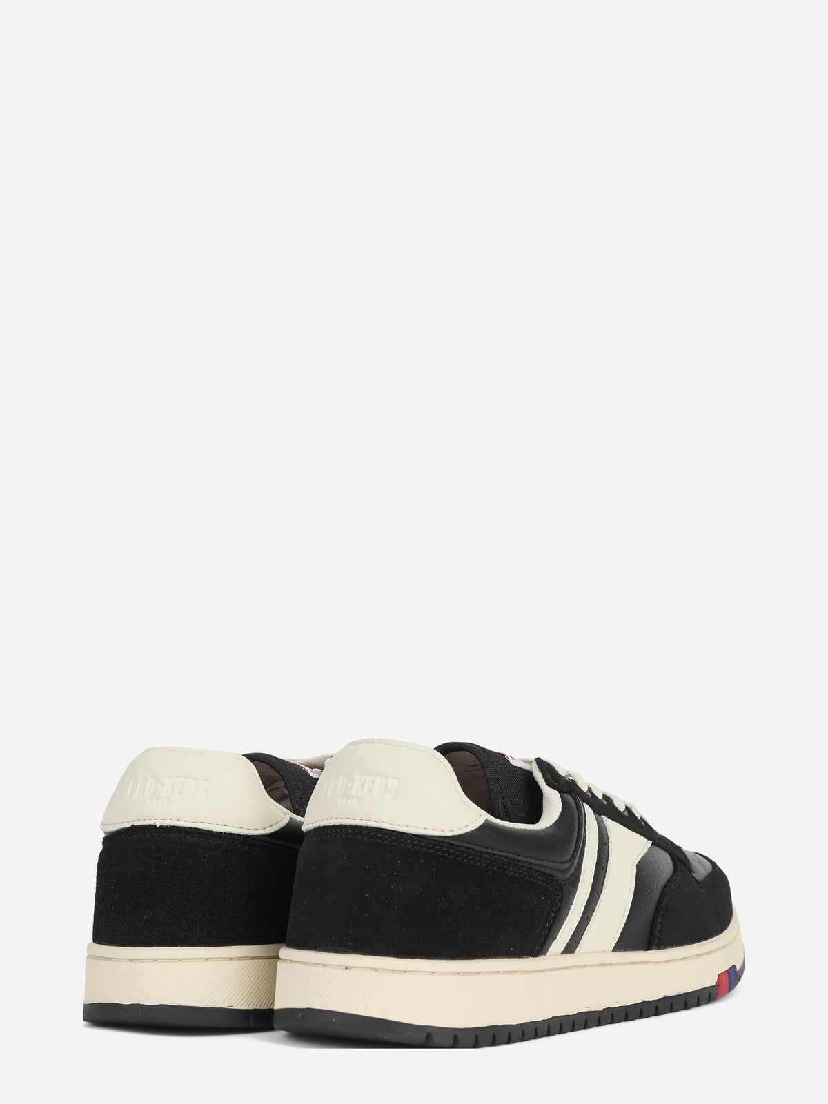 Sneaker Sky in pelle nera - dettaglio della coppia