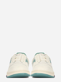 Sneaker Sky in pelle verde - vista frontale