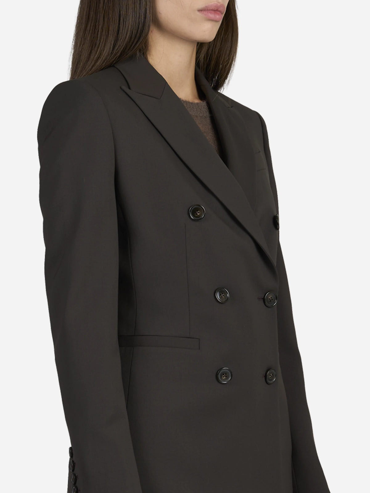 Blazer doppiopetto in lana stretch marrone - dettaglio indossato