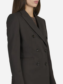Blazer doppiopetto in lana stretch marrone - dettaglio indossato