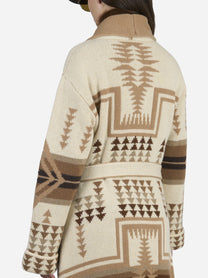 Cappotto cardigan Dineth in lana jacquard avorio - indossato, vista alternativa