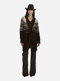 Cardigan Jane in lana jacquard cioccolato - indossato, vista frontale