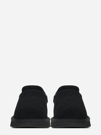 Stivaletto Classic Micro in camoscio nero - vista frontale