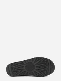 Stivaletto Classic Micro in camoscio nero - vista laterale della coppia