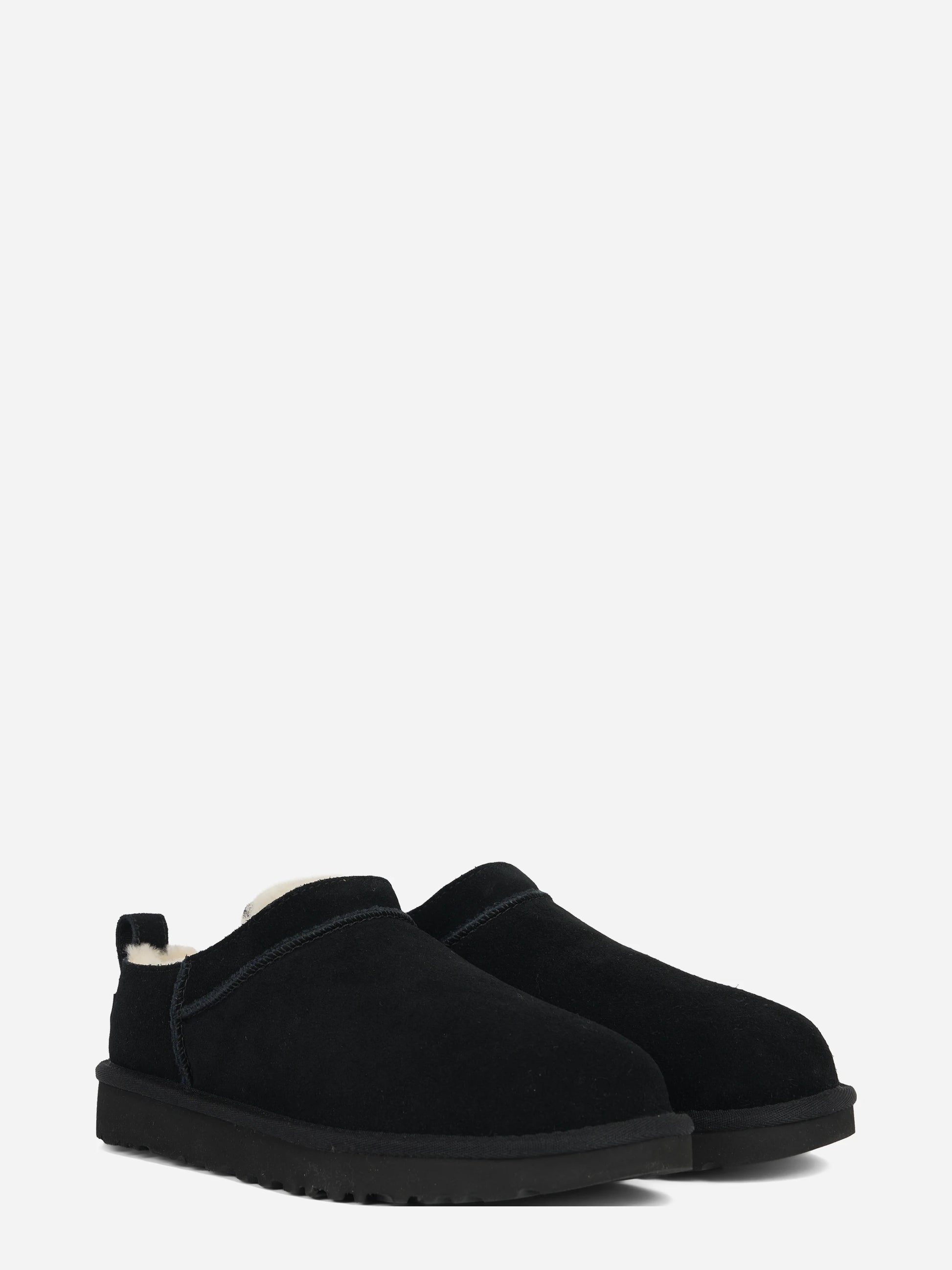 Stivaletto Classic Micro in camoscio nero - vista posteriore