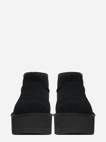 Stivaletto Classic Ultra Mini Platform in camoscio nero - vista frontale