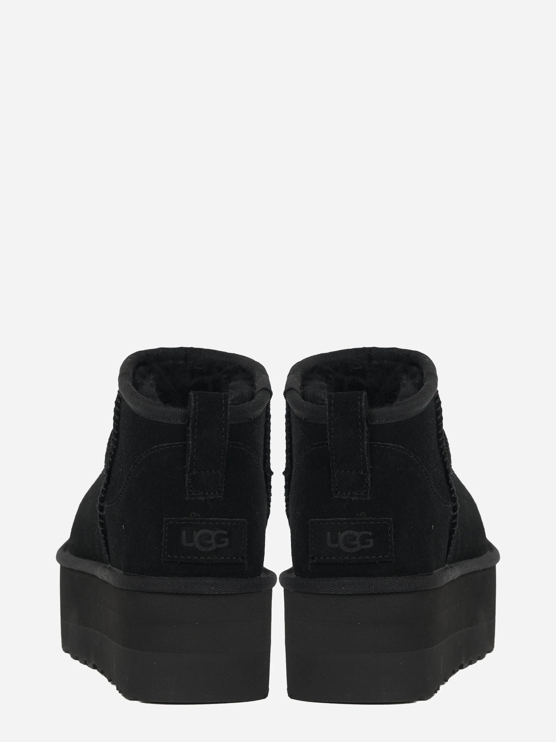 Stivaletto Classic Ultra Mini Platform in camoscio nero - vista tre quarti