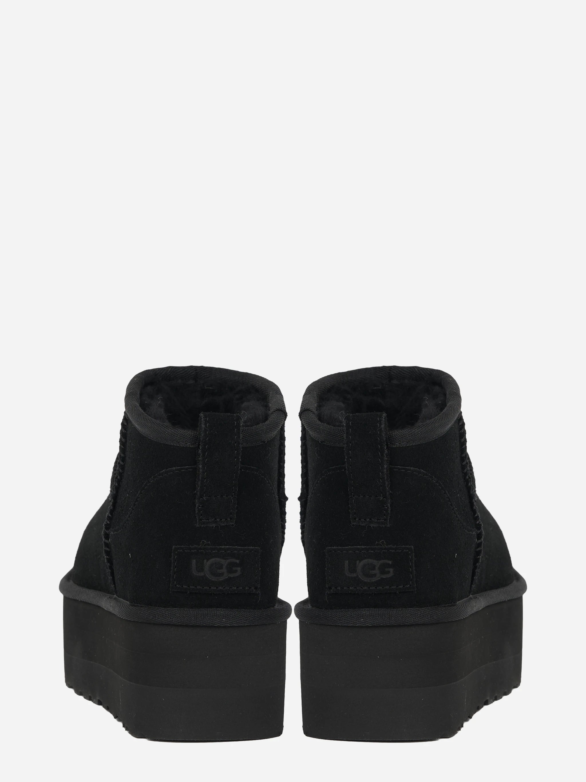 Stivaletto Classic Ultra Mini Platform in camoscio nero - vista tre quarti