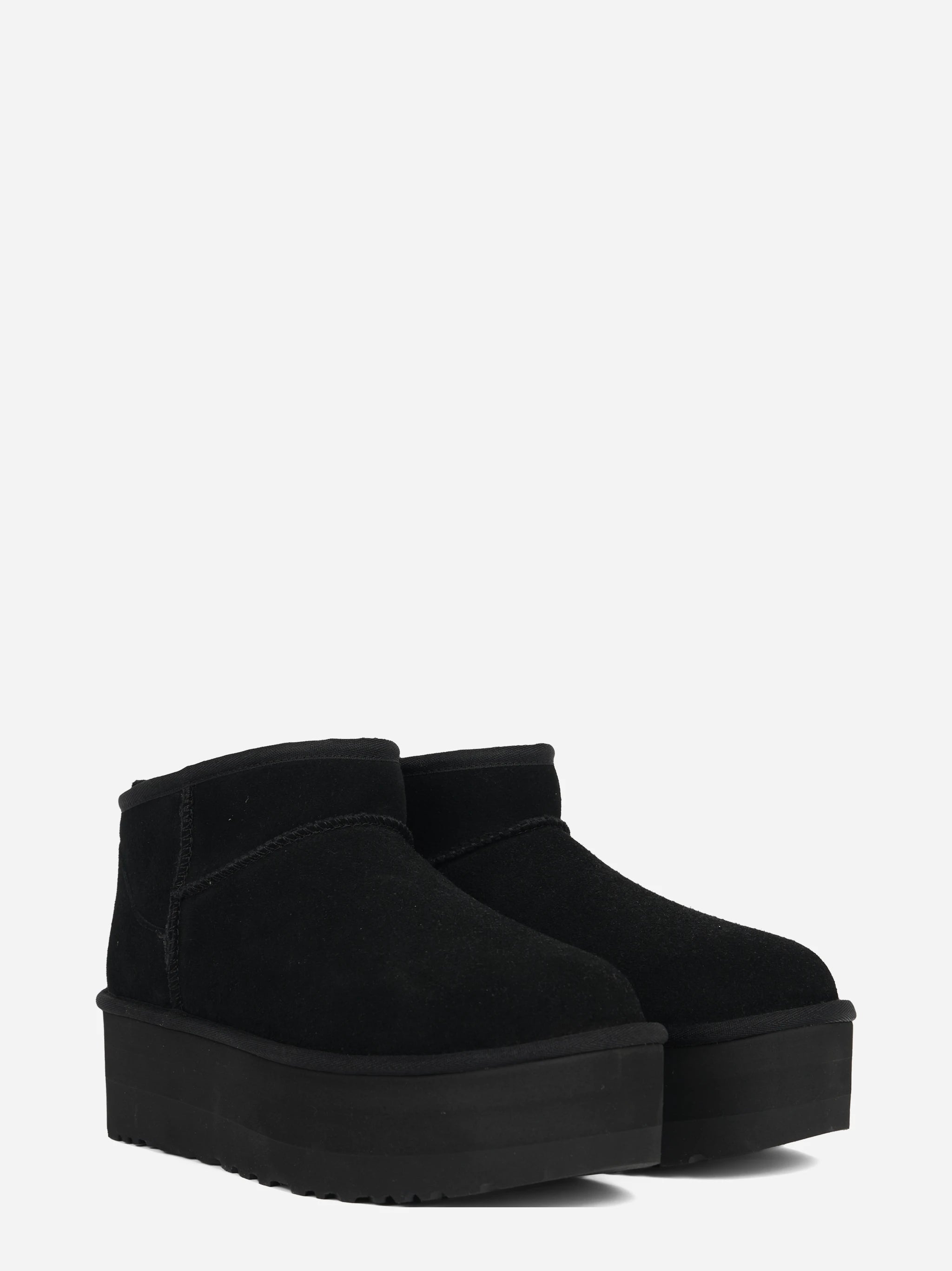 Stivaletto Classic Ultra Mini Platform in camoscio nero - vista posteriore