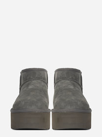 Stivaletto Classic Ultra Mini Platform in camoscio Charcoal - vista frontale