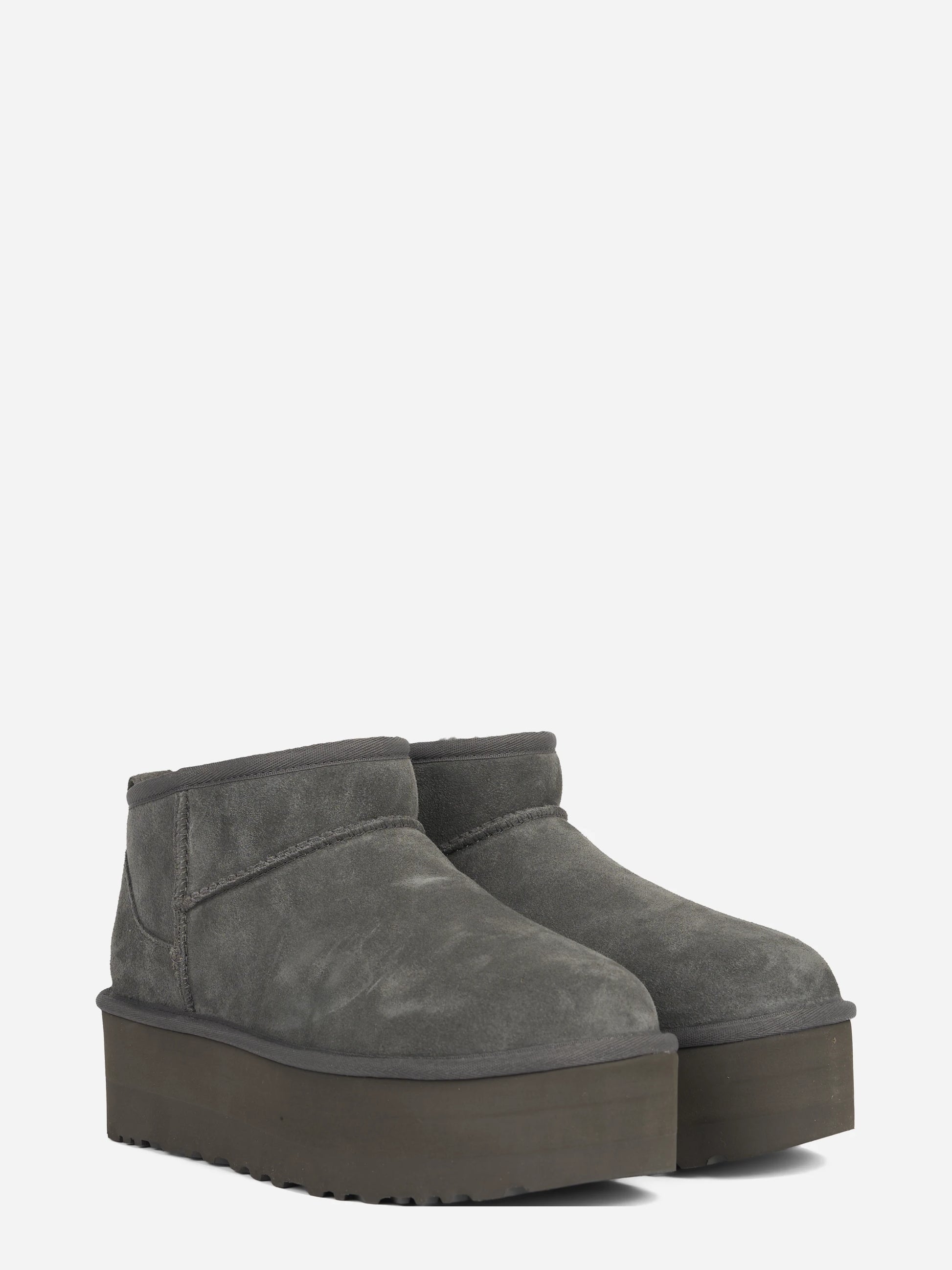 Stivaletto Classic Ultra Mini Platform in camoscio Charcoal - vista posteriore
