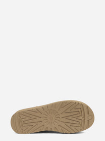 Stivaletto Classic Ultra Mini Platform in camoscio Sand - vista laterale della coppia
