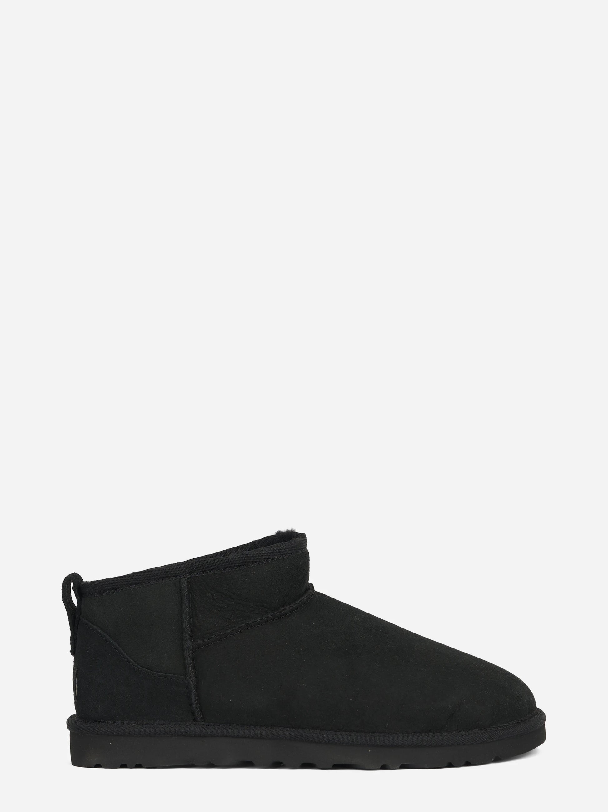 Stivaletto Classic Ultra Mini in montone nero - vista laterale