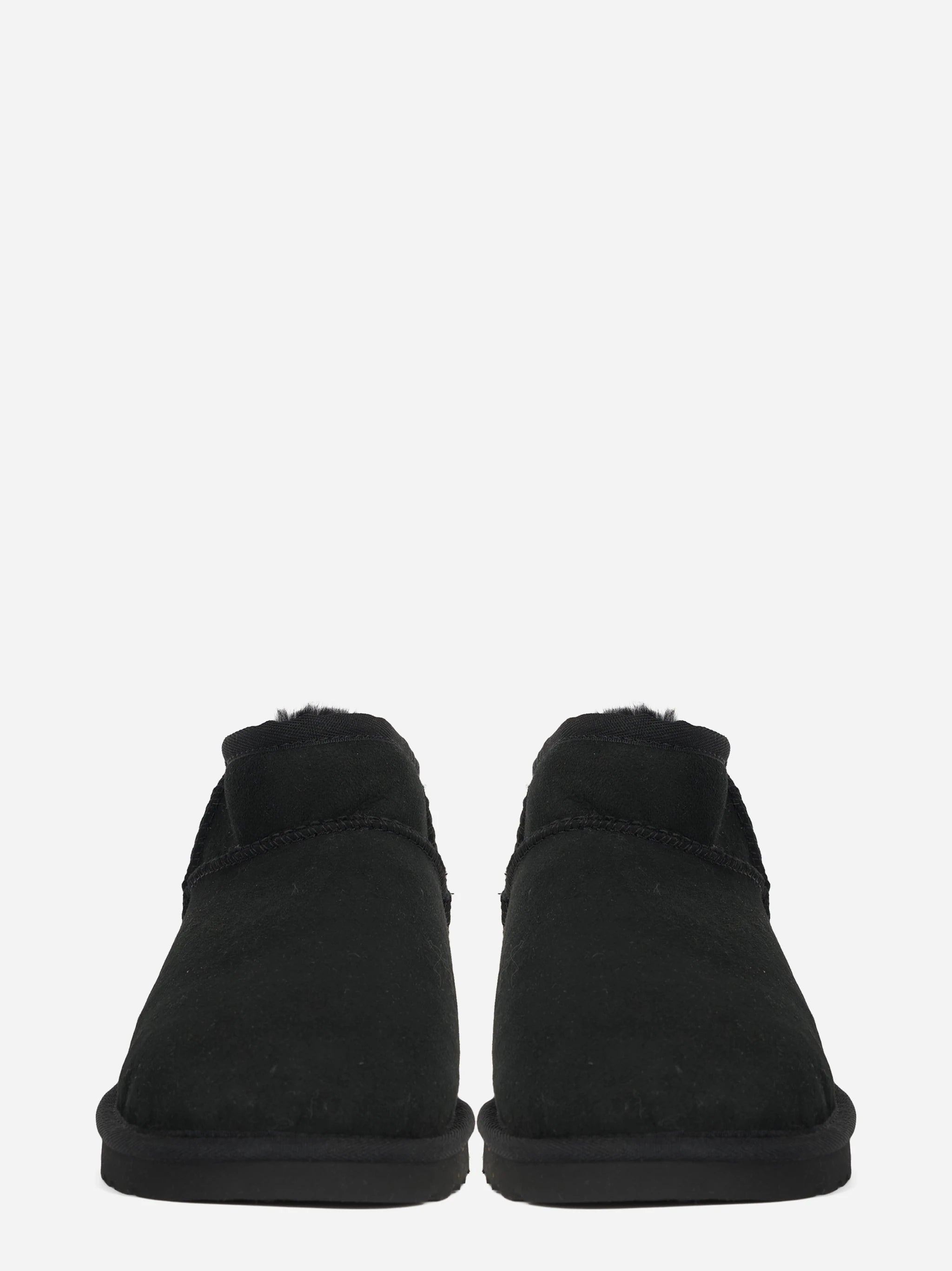 Stivaletto Classic Ultra Mini in montone nero - vista frontale