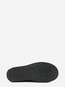 Stivaletto Classic Ultra Mini in montone nero - dettaglio della suola