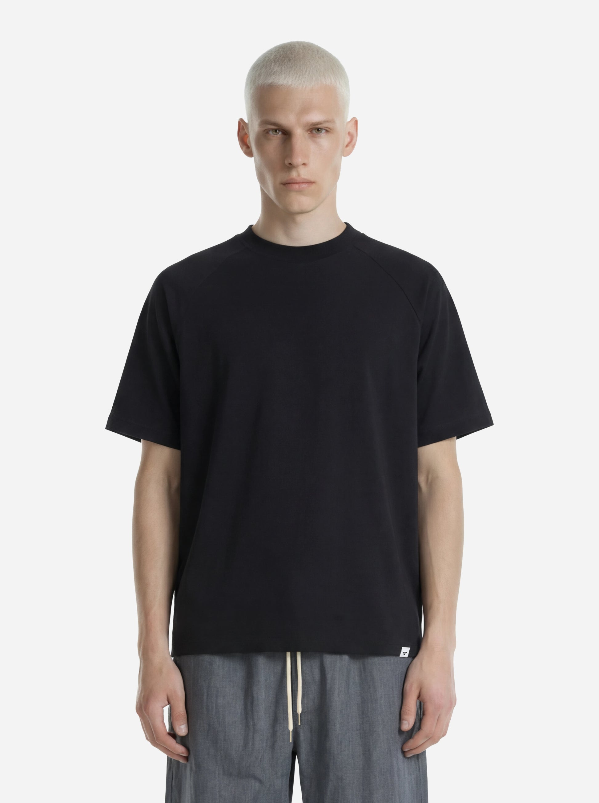 T-shirt in cotone con spalla raglan nero Lienz