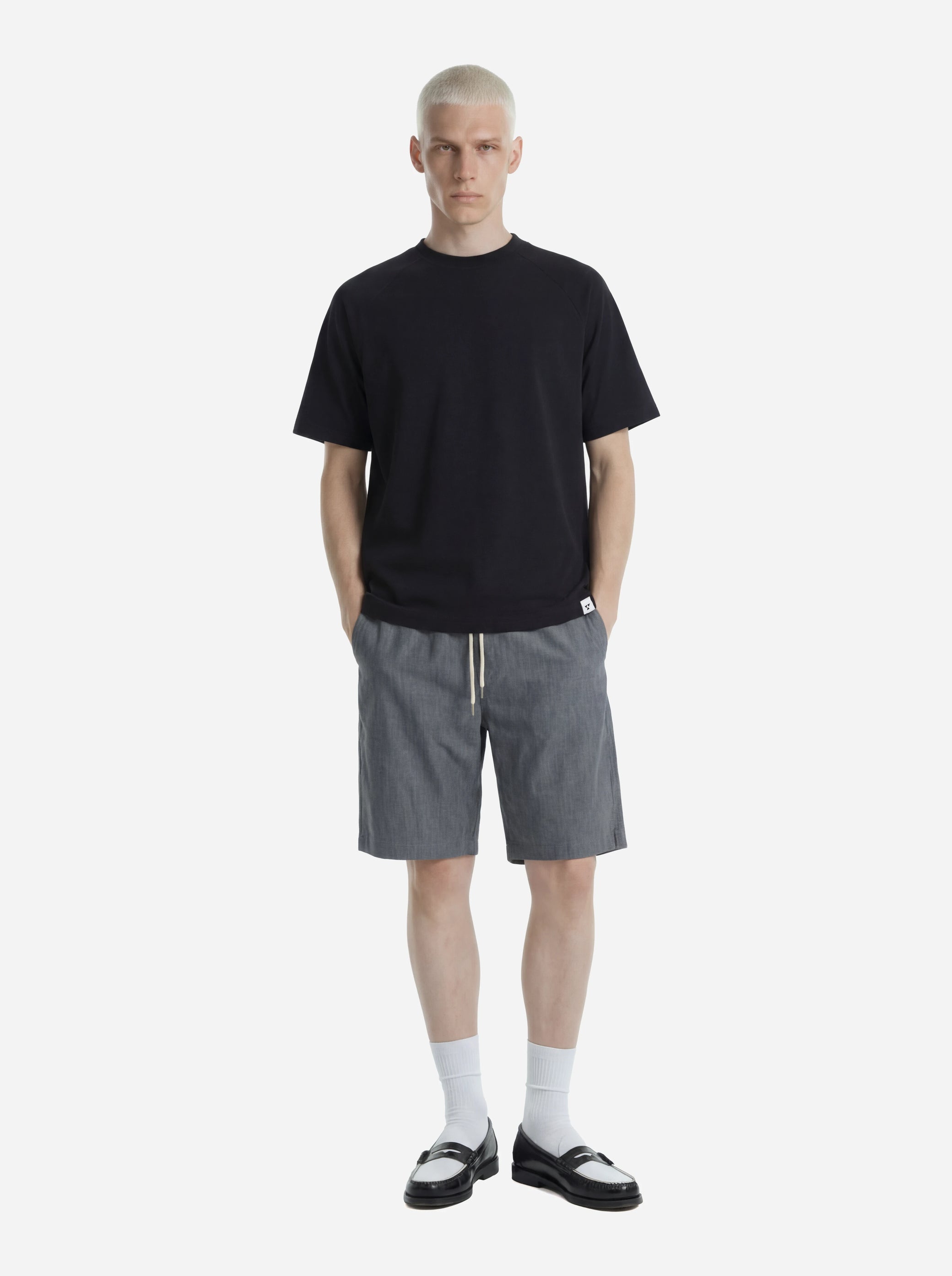 T-shirt in cotone con spalla raglan nero Lienz